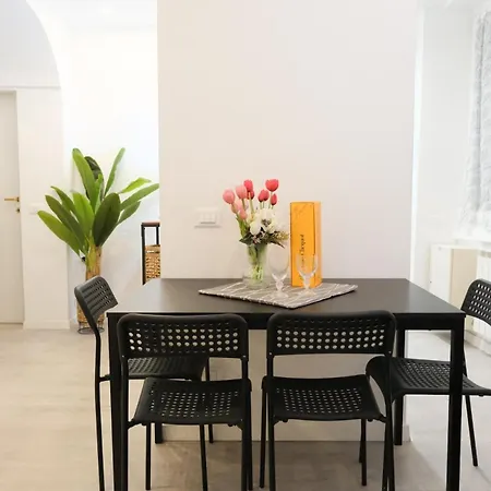 Apartman Casa Patry - Vicina A Stazione, Acquario, Rolli E Universita Di