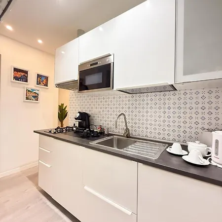 Casa Patry - Vicina A Stazione, Acquario, Rolli E Universita Di Apartman