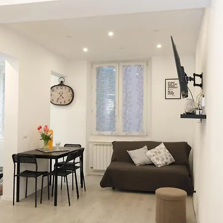 Casa Patry - Vicina A Stazione, Acquario, Rolli E Universita Di Apartment *
